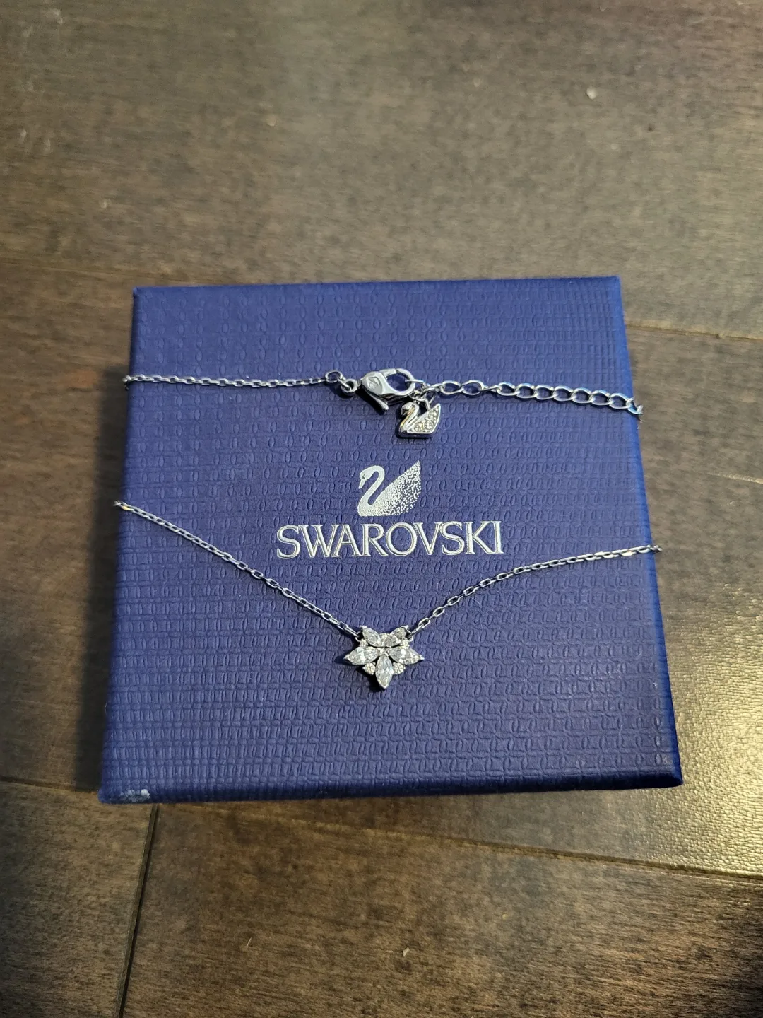 Swarovski Sparkling Flower Necklace thumbnail