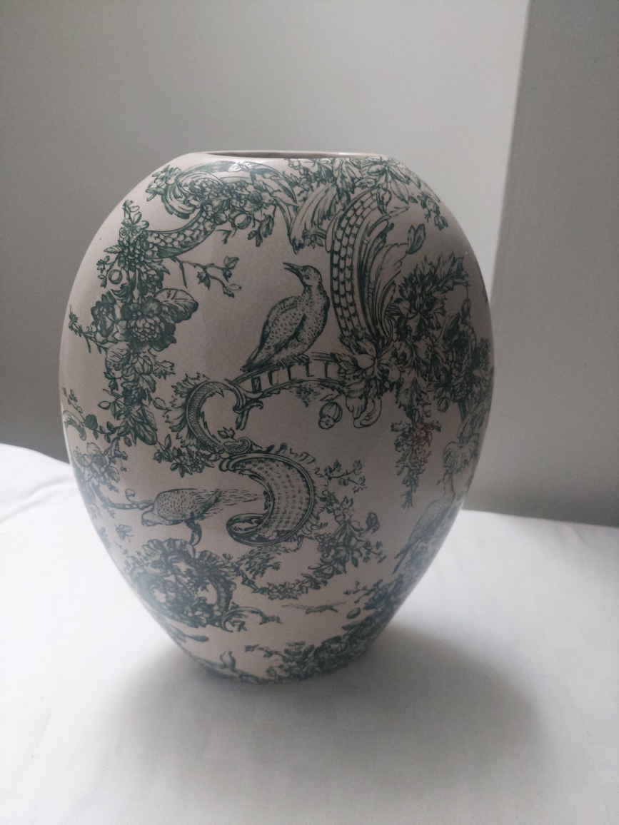 Ornate Green and White Ceramic Vase💚  ⁸