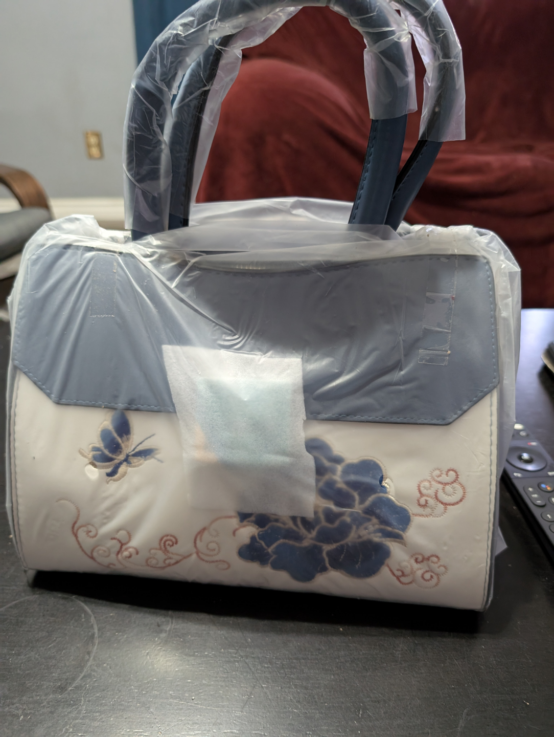 New Elegant Handbag with Floral Embroidery - photo 3