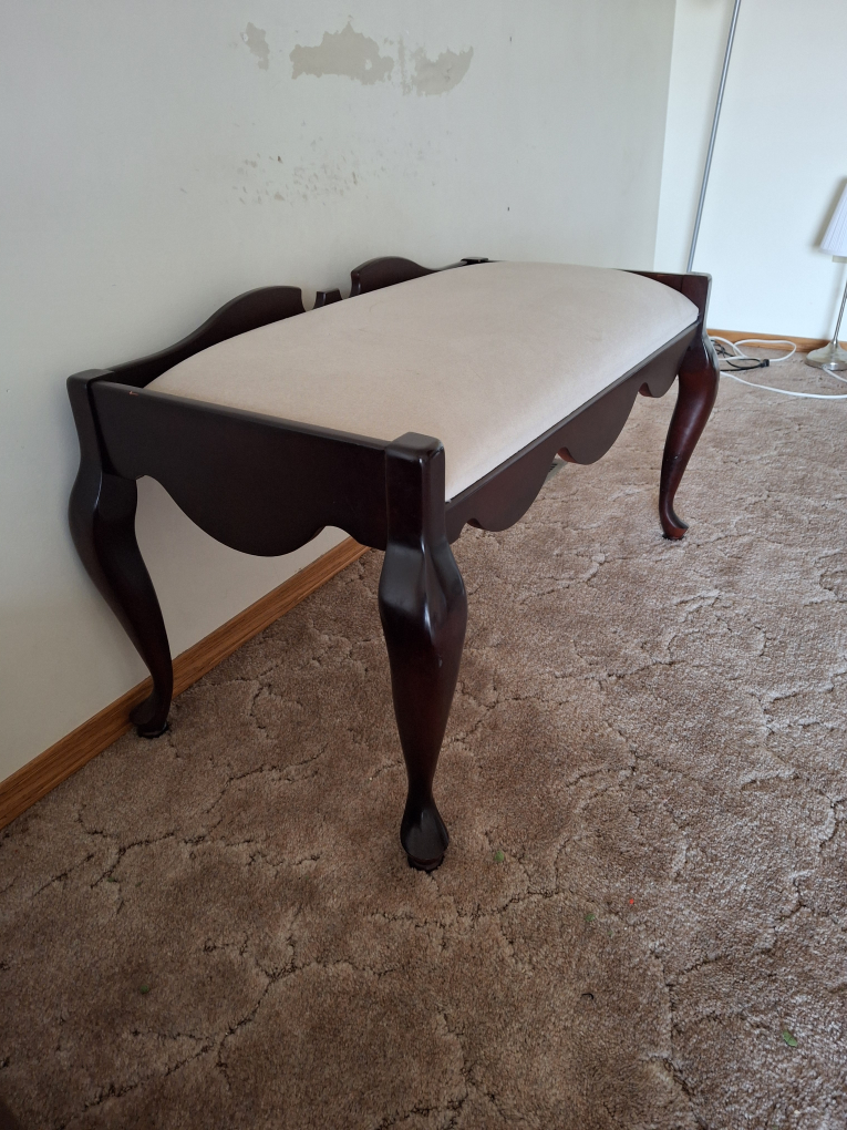 Dark Wood Vanity Bench with Off-White Cushion - photo 2