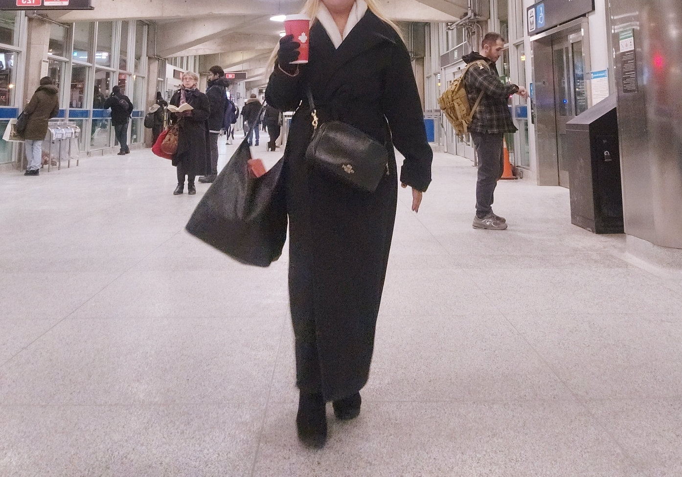 Long black belted wool coat - photo 4