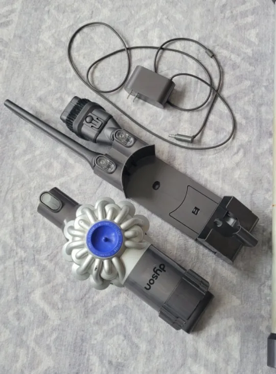 Dyson vacuum 💚🥕 image indicator(3)