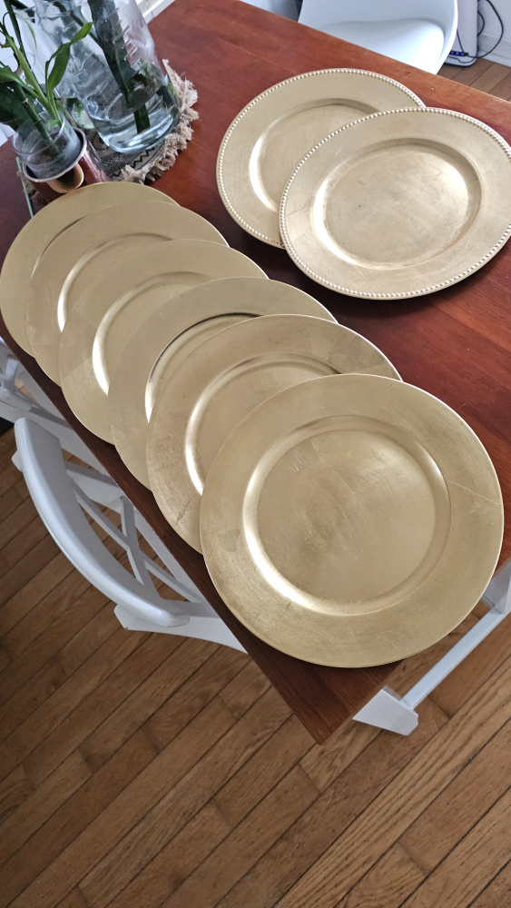 Set of Eight Gold Charger Plates - photo 3