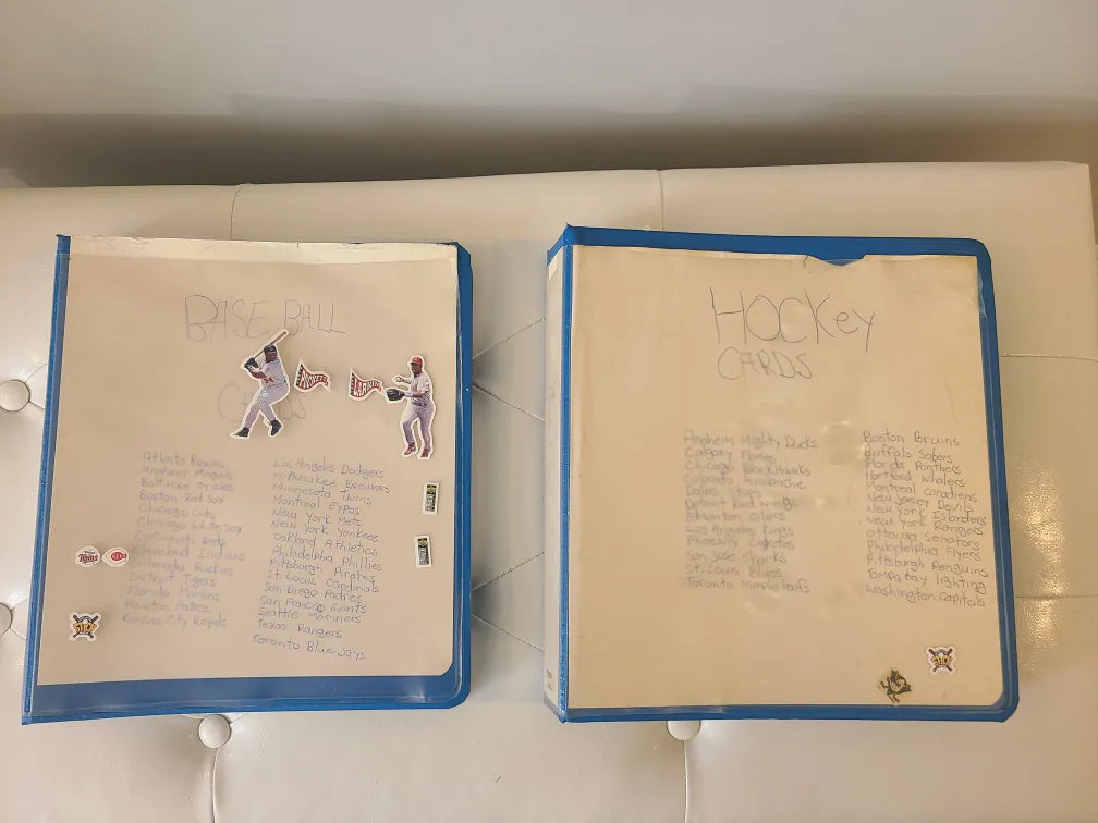 🇨🇦 Hockey 🏒  and Baseball ⚾️ card Albums - best offer image indicator(3)