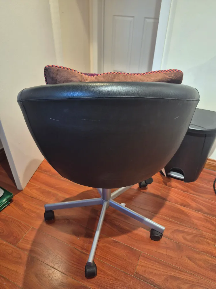 IKEA SKRUVSTA Swivel Chair image indicator(2)
