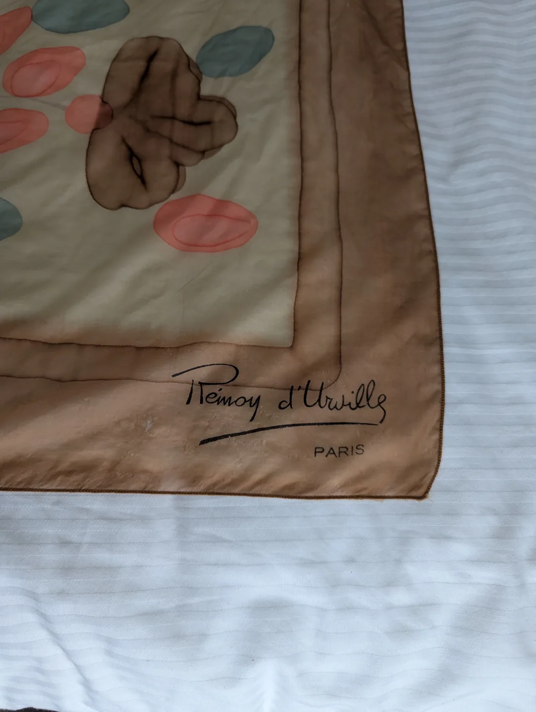 Vintage hand-painted silk scarf image indicator(2)