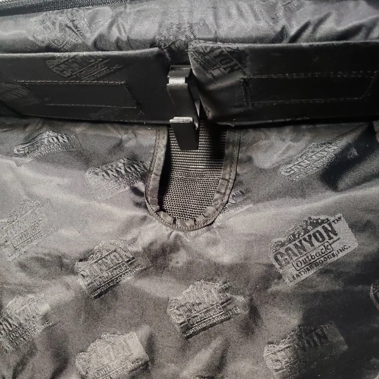 CANYON OUTBACK BLACK LEATHER TRAVEL BAG/WEEKEND BAG image indicator(8)