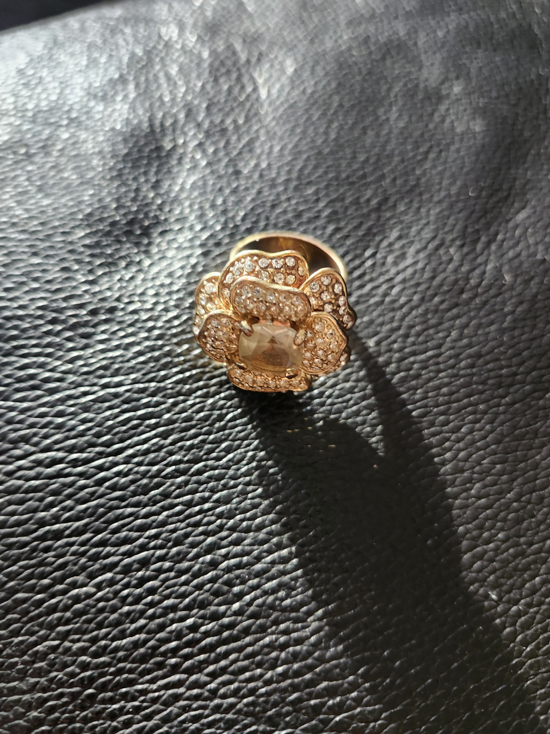 Gold Tone Flower Ring with Clear Crystals 🥕