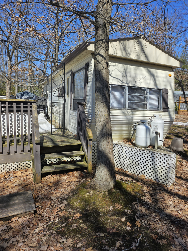 30 ft trailer with roof good condition