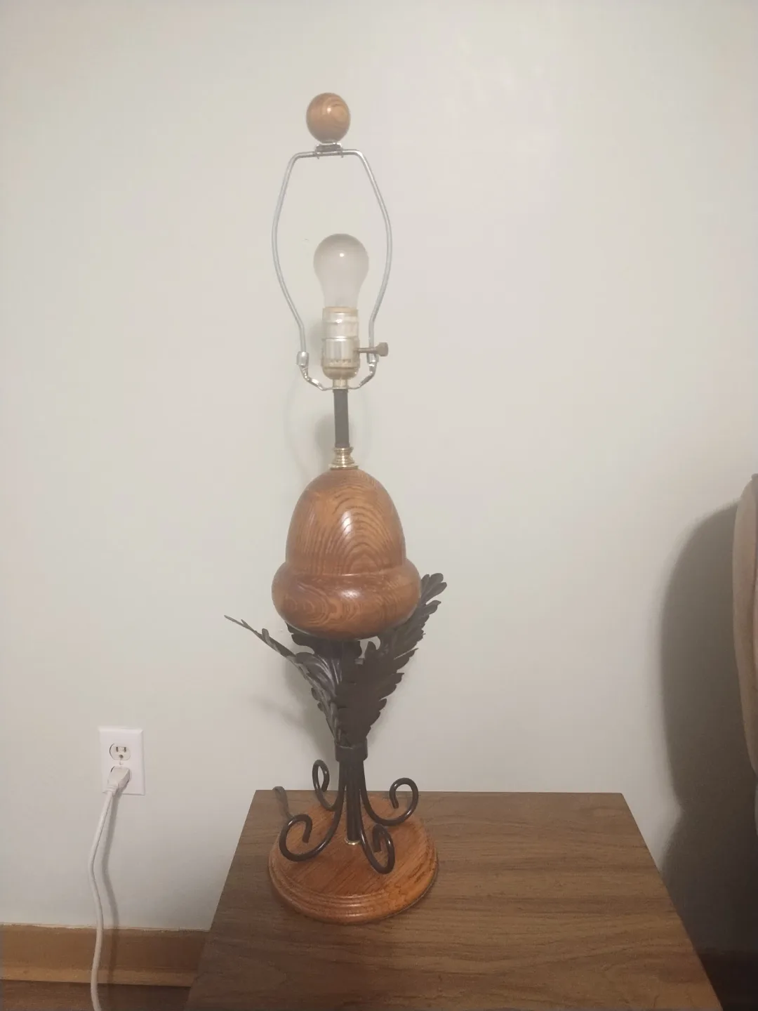 Vintage Wooden Acorn Table Lamp image indicator(2)