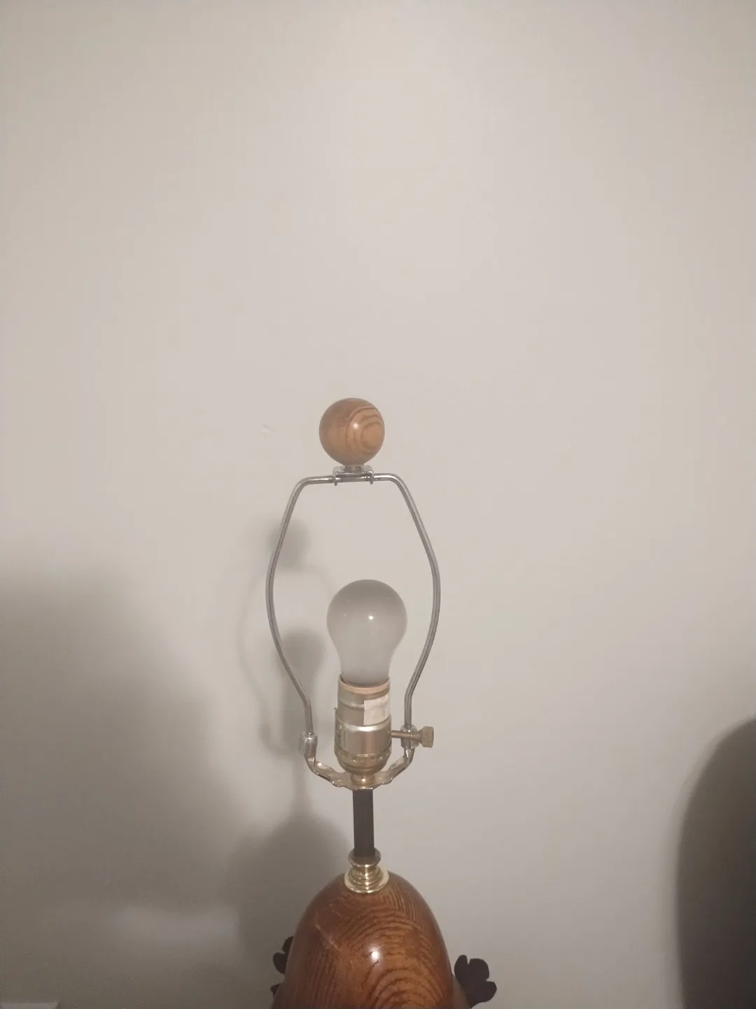 Vintage Wooden Acorn Table Lamp image indicator(3)