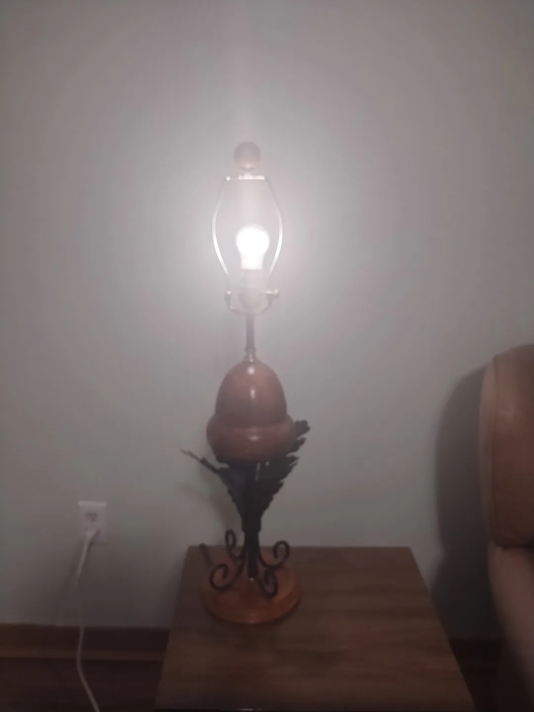 Vintage Wooden Acorn Table Lamp image indicator(4)