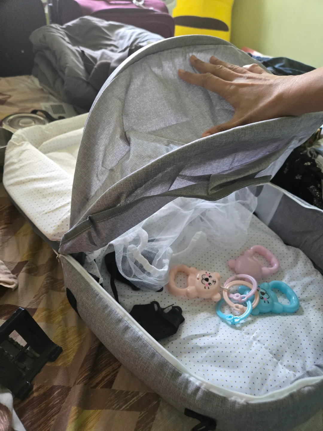 Portable pet Bassinet with Mosquito Net image indicator(3)