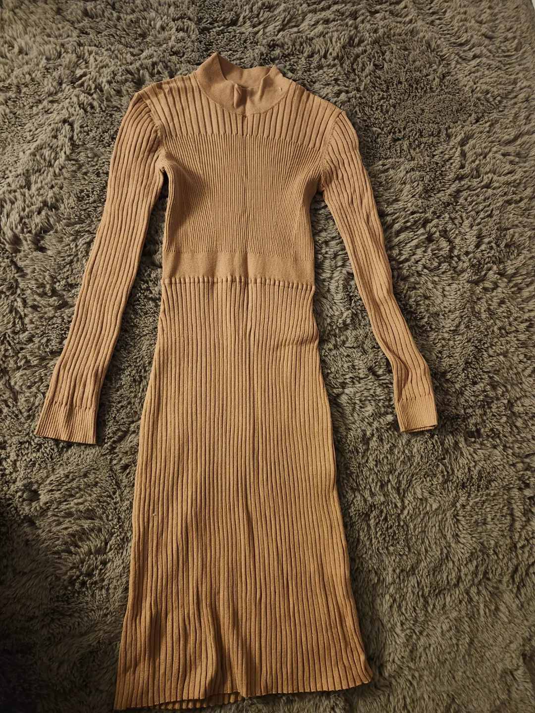 Calvin Klein Ribbed knit midi dress thumbnail