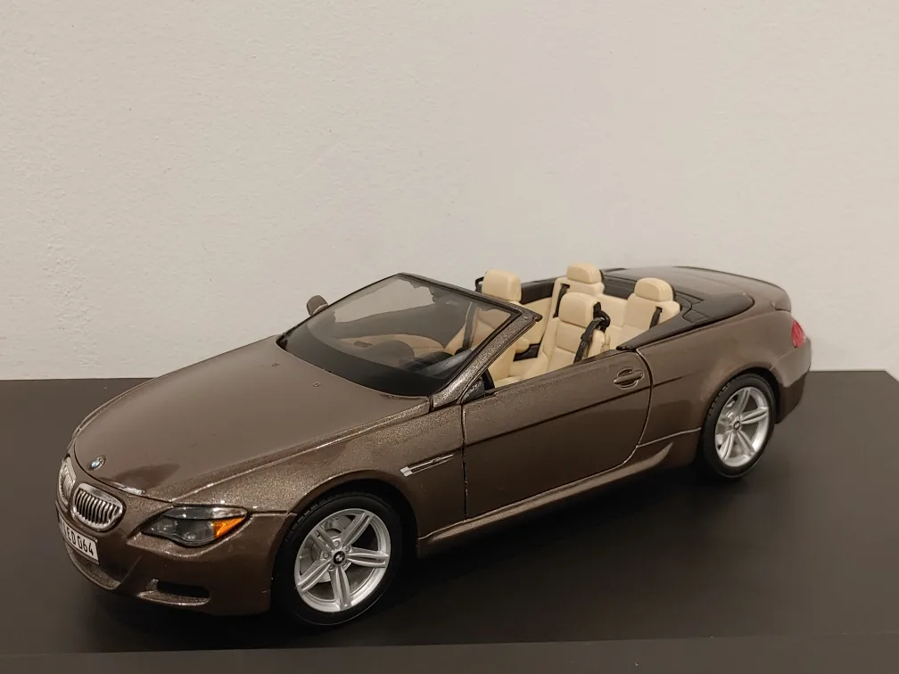 Maisto BMW M6 Cabriolet 1:18 Diecast car toy image indicator(2)