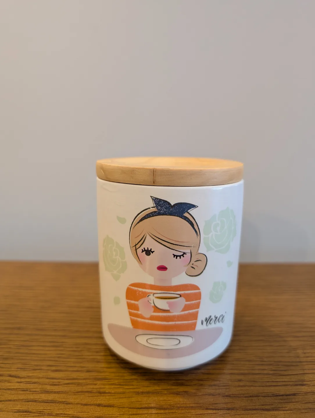 NEW: White Garden Candle with Wooden Lid image indicator(2)