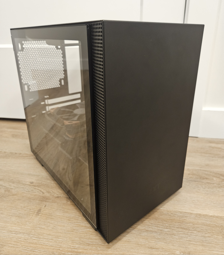 NZXT H210i - ITX PC Case