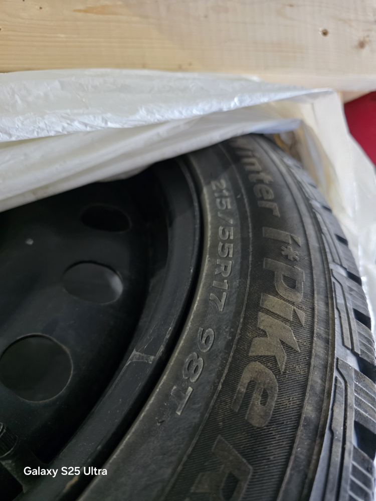 Winter tires on steel rim - 215/55R17 98T
