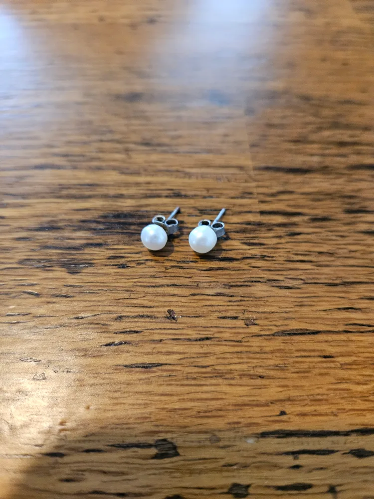 Pearl stud earrings 🧡 thumbnail
