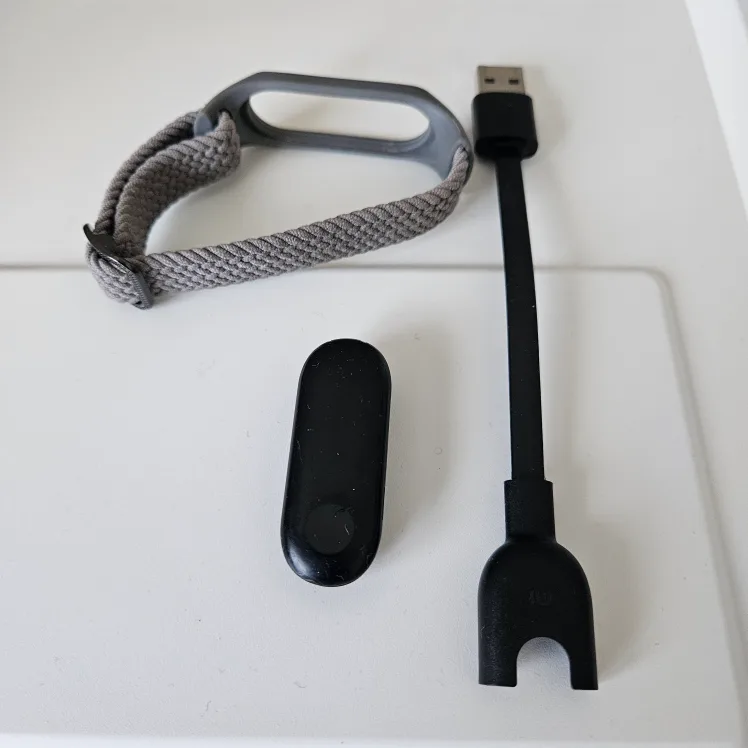 Xiaomi Mi Band 3 Fitness Tracker with Grey Band & Charger thumbnail