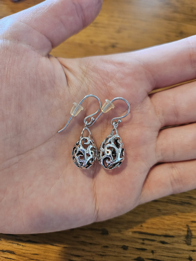 Silver Filigree Drop Earrings 💚