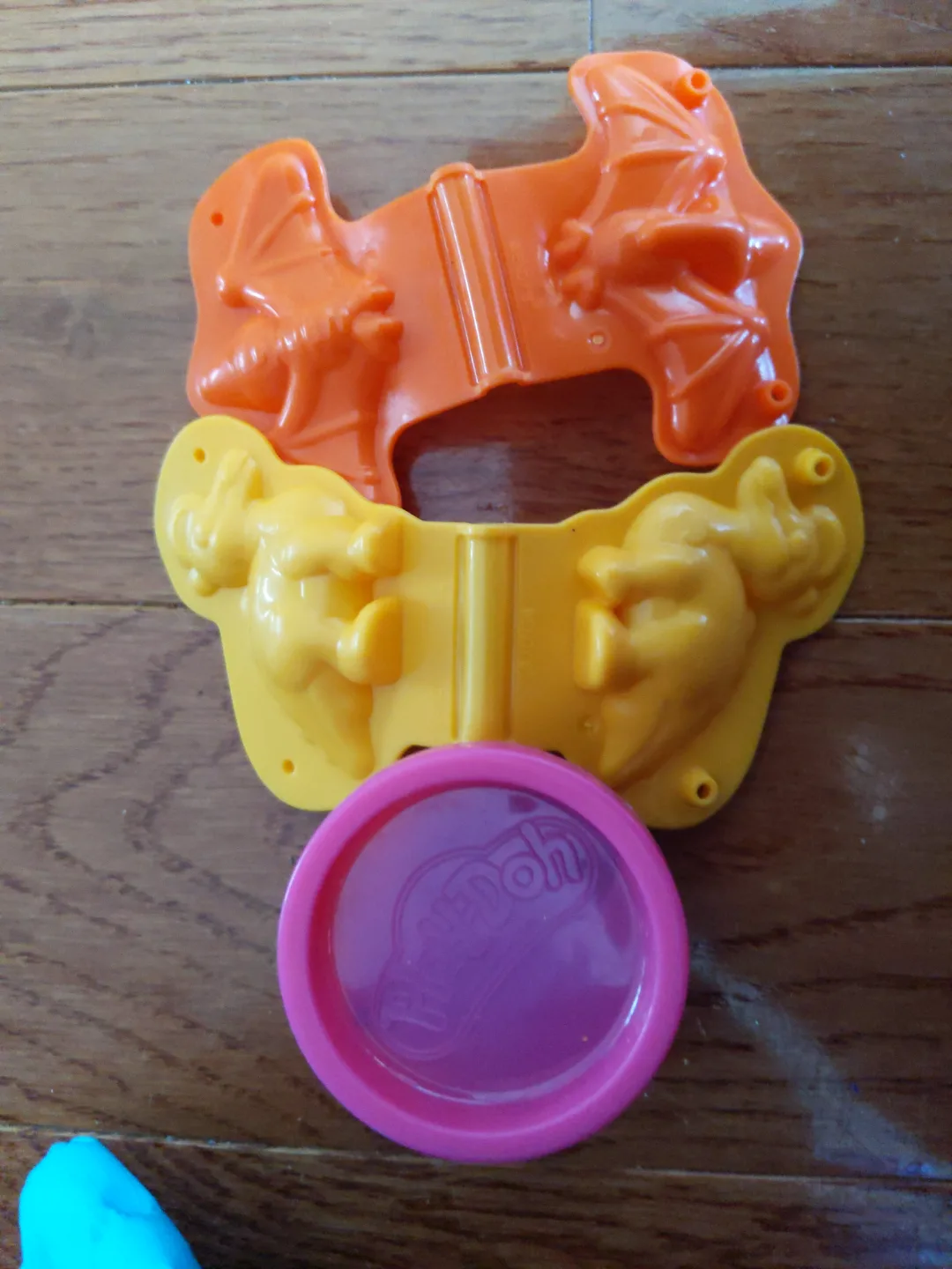 toy set with figurines and extra accessories💚 image indicator(4)