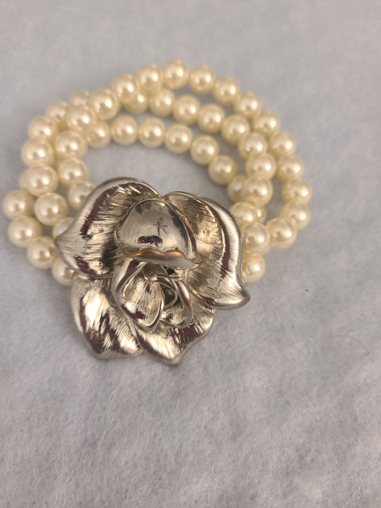 Elegant Pearl Bracelet with Rose Accent - photo 2