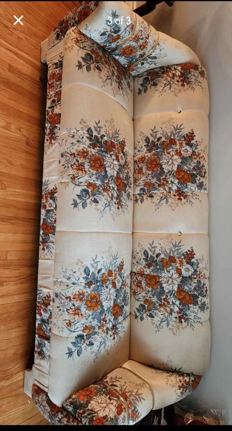 Vintage Floral Sofa image indicator(3)