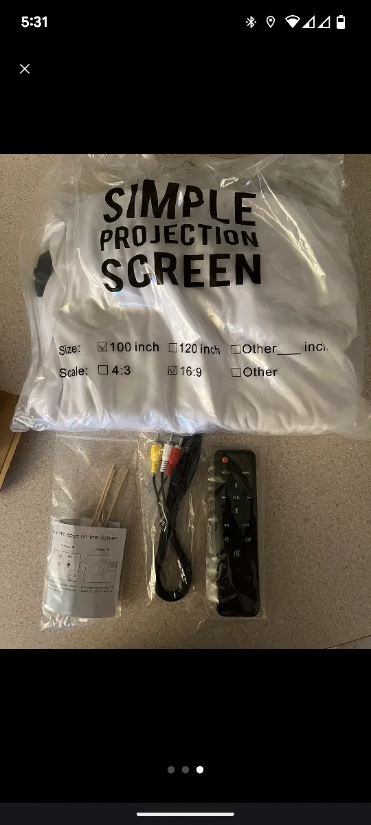 Mini projector like new with box and accessories image indicator(2)