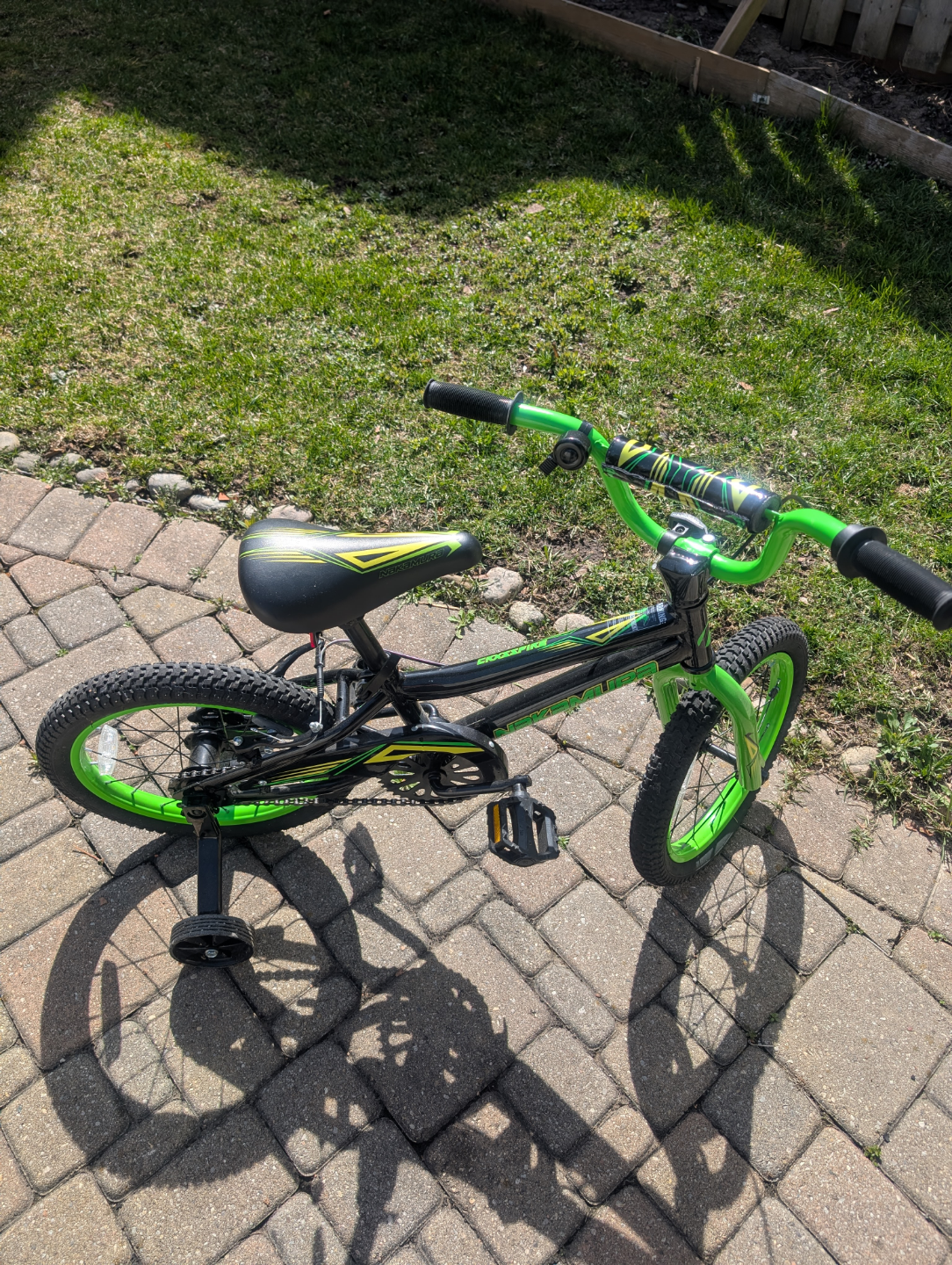 Kids' 16-inch Nakamura Bicycle with Training Wheels - photo 4