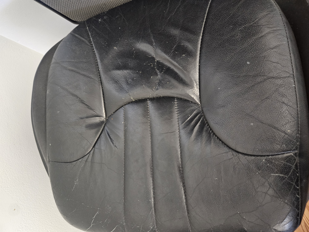 💚 Used Black Leather Office Chair with Mesh Back - photo 3