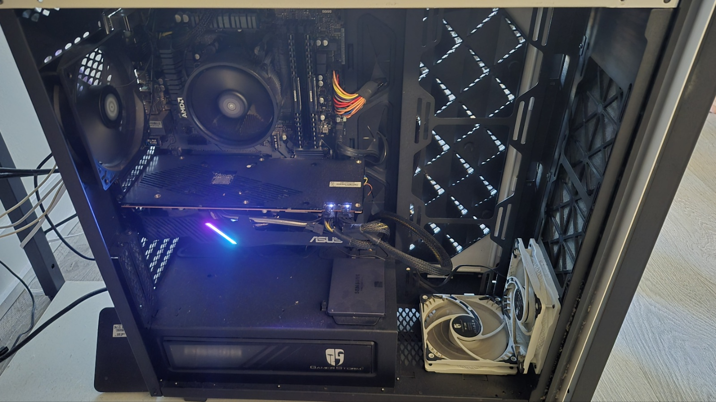 High end Custom-Built Gaming PC/ Dual Monitors/ Monitor Arm - photo 5