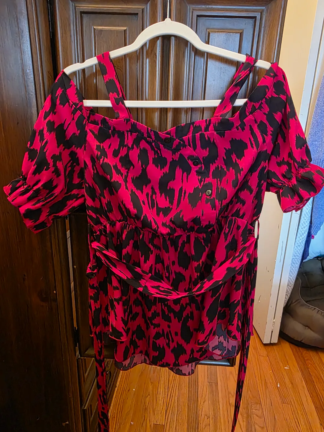 💚Red and Black Leopard Print Cold Shoulder Blouse thumbnail