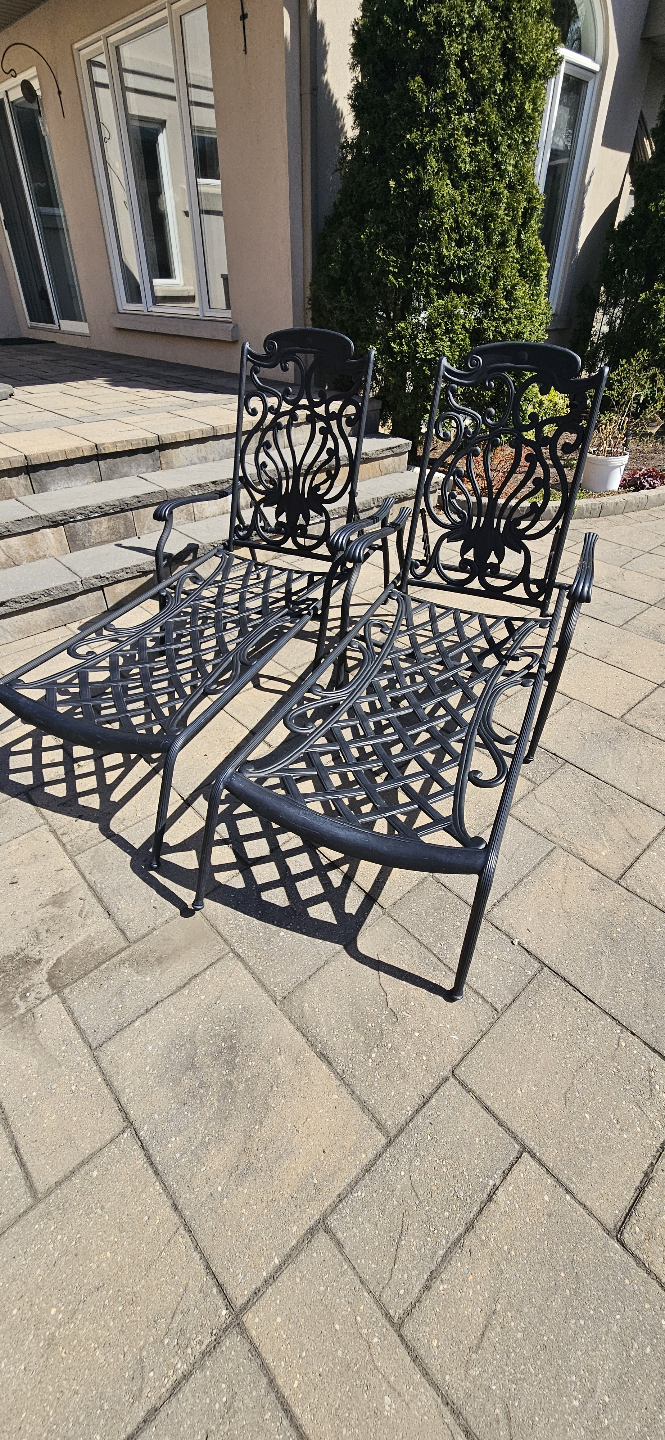 Black Metal Outdoor Lounge Chair