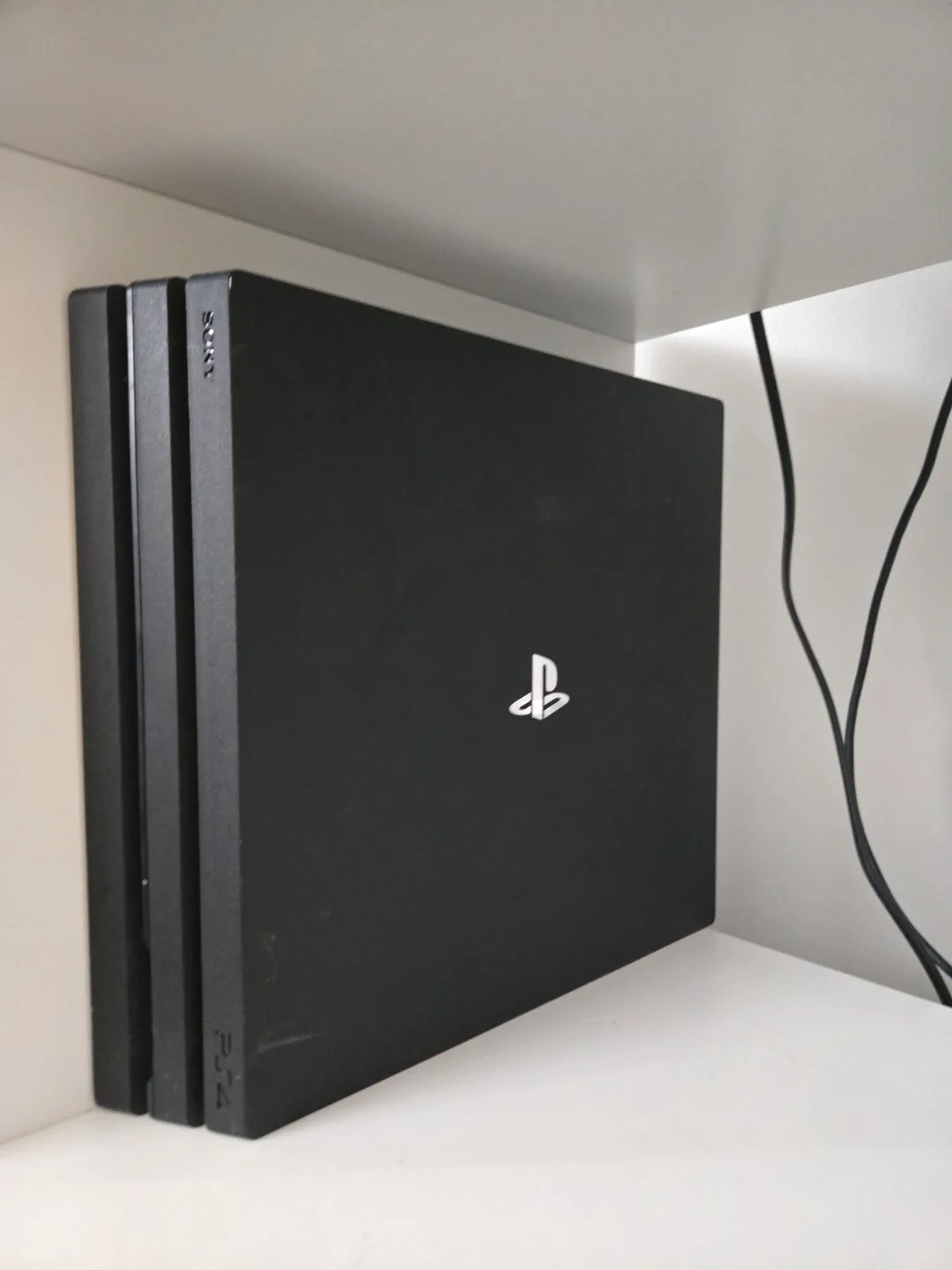 PS4 Pro System and controller(blue)