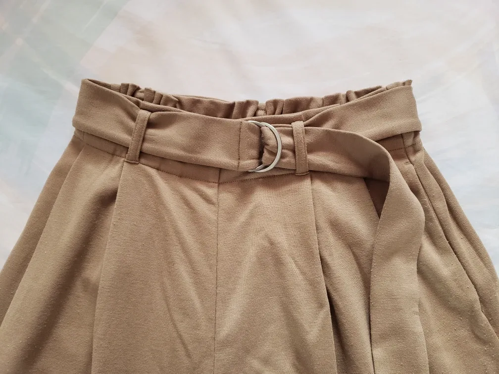 UNIQLO Women's Cropped Beige Wide Pants thumbnail