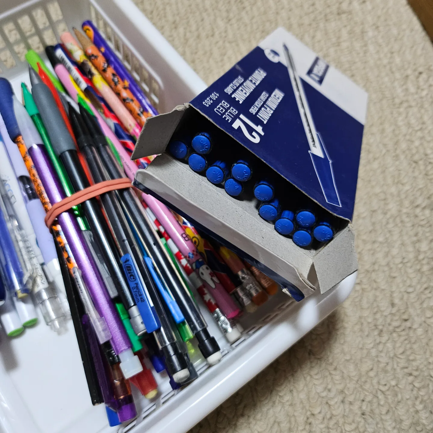 Bulk Pens ✍️ pencils✏️ and mechanical pencil ✏️ 💚 thumbnail