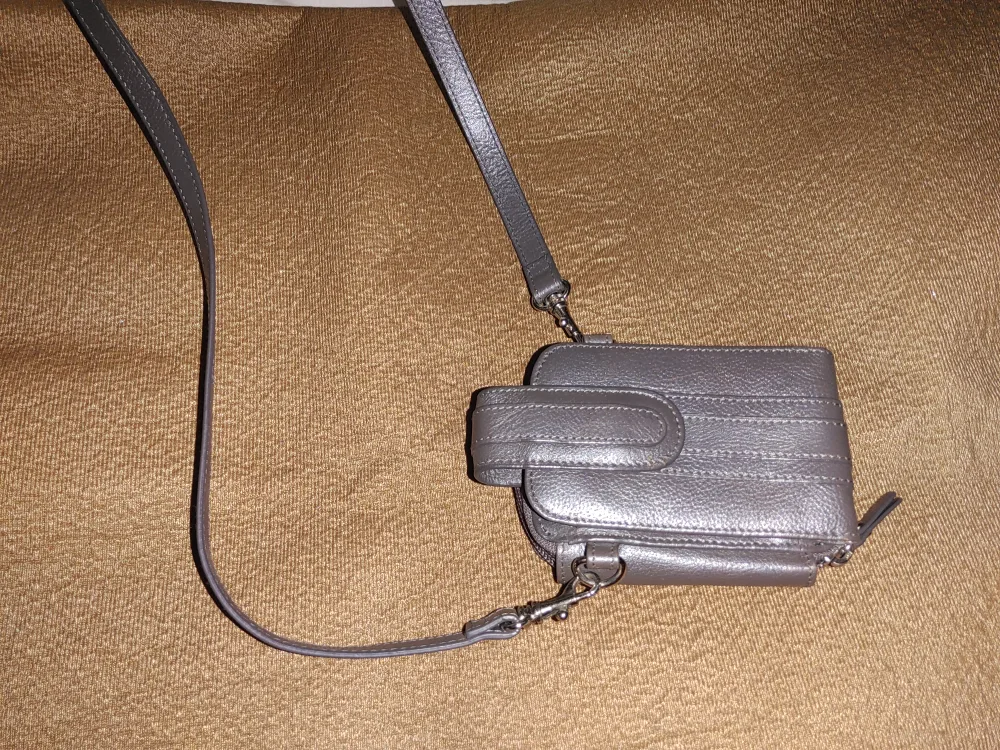 DANIER Genuine Leather Wallet on Strap image indicator(6)