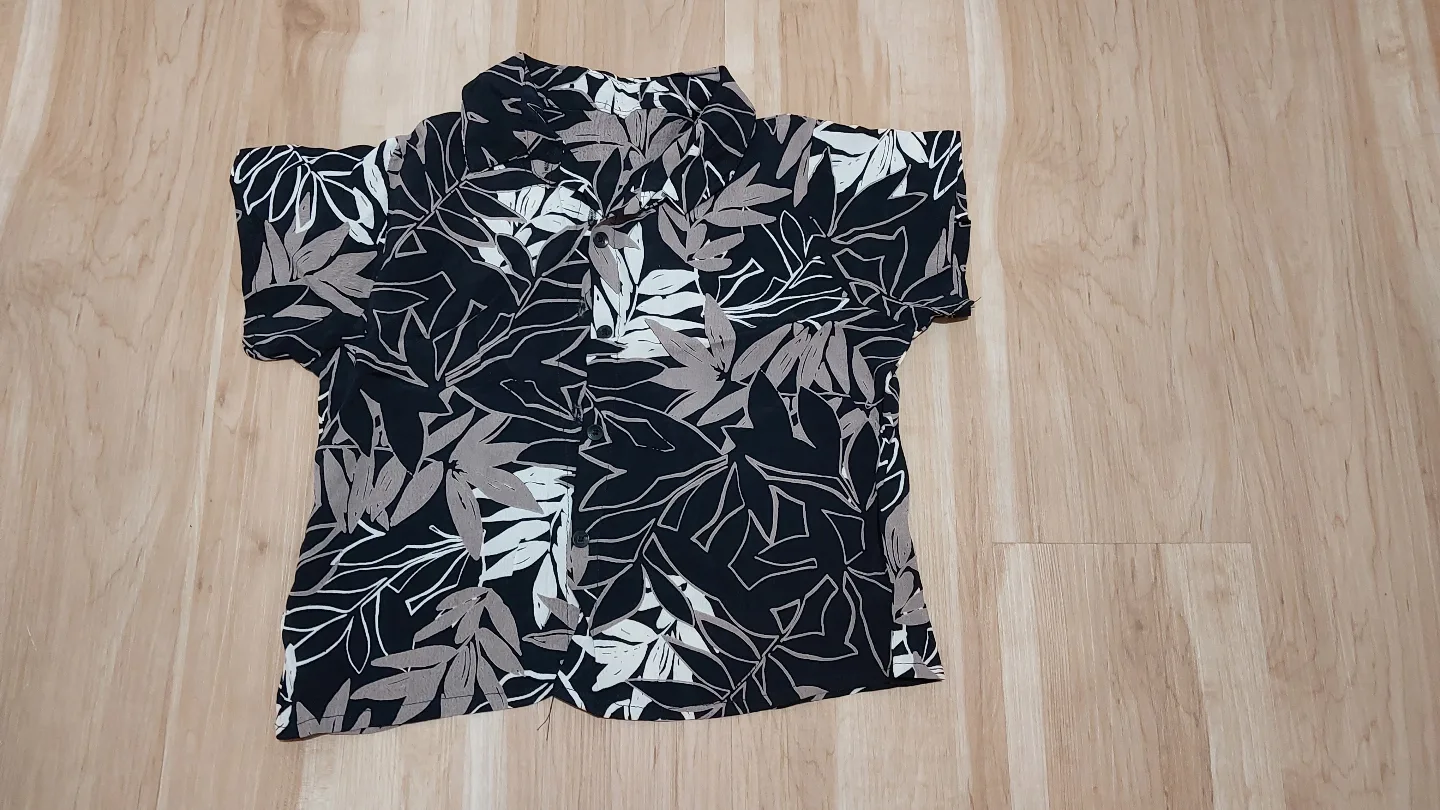 BRAND NEW Women's summer/Spring Tops 💚 image indicator(7)