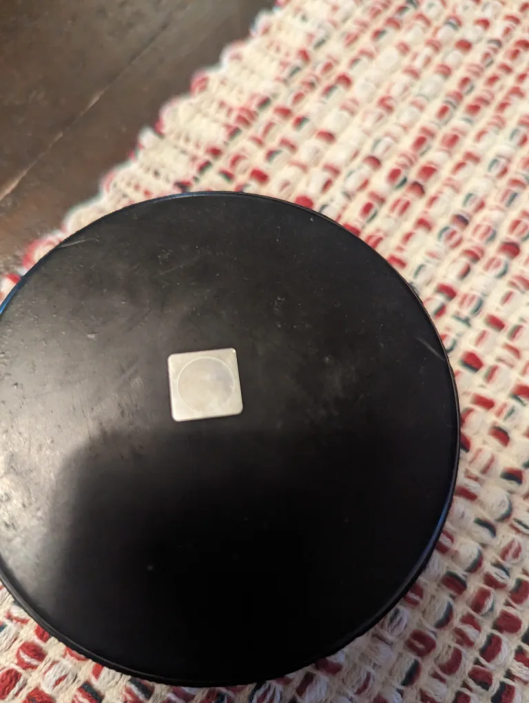 rare NHL license mats sundin Toronto Maple Leafs signed puck image indicator(3)