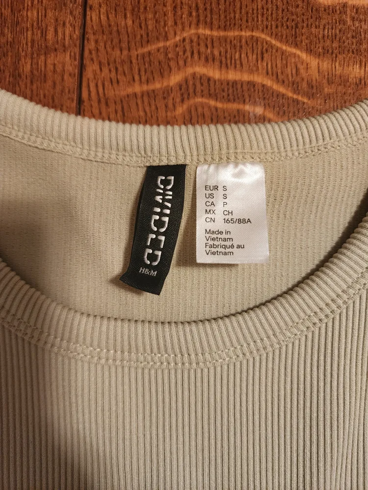 Light olive cropped tank image indicator(2)