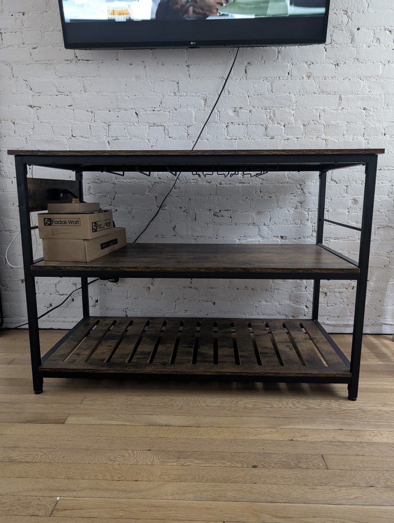 Kitchen island with power outlet - photo 4