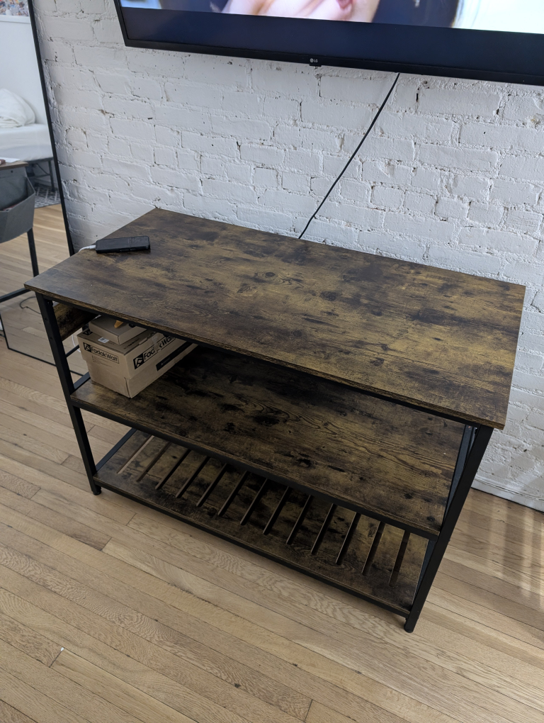 Kitchen island with power outlet - photo 5