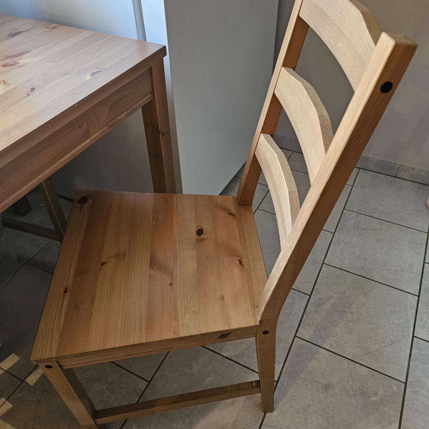 IKEA Table and four chairs - photo 2