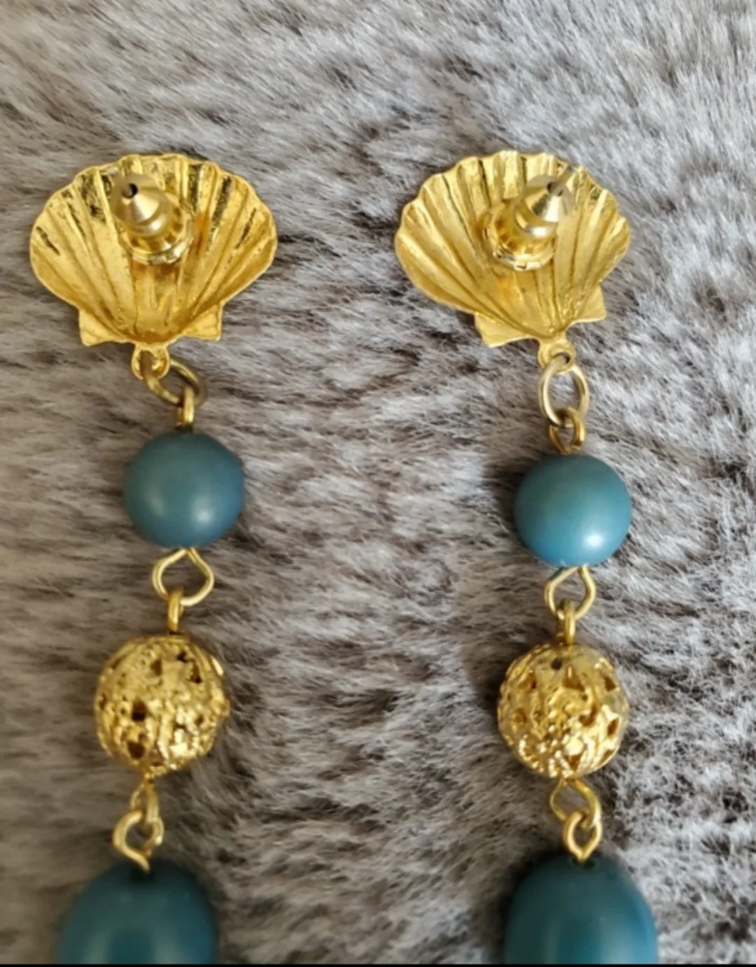 Stunning Vintage Earrings image indicator(2)