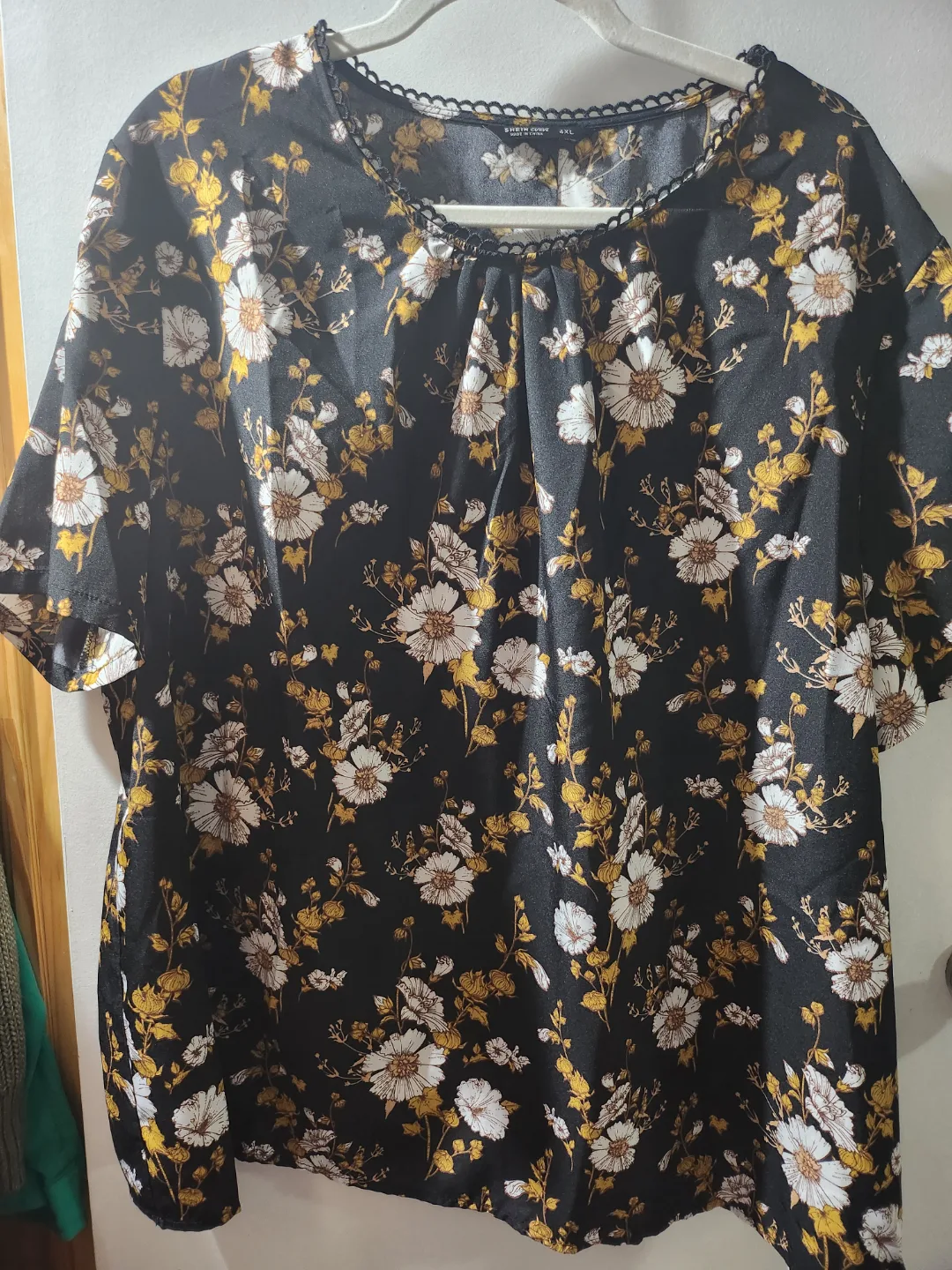 Women's Floral Blouse 4XL thumbnail