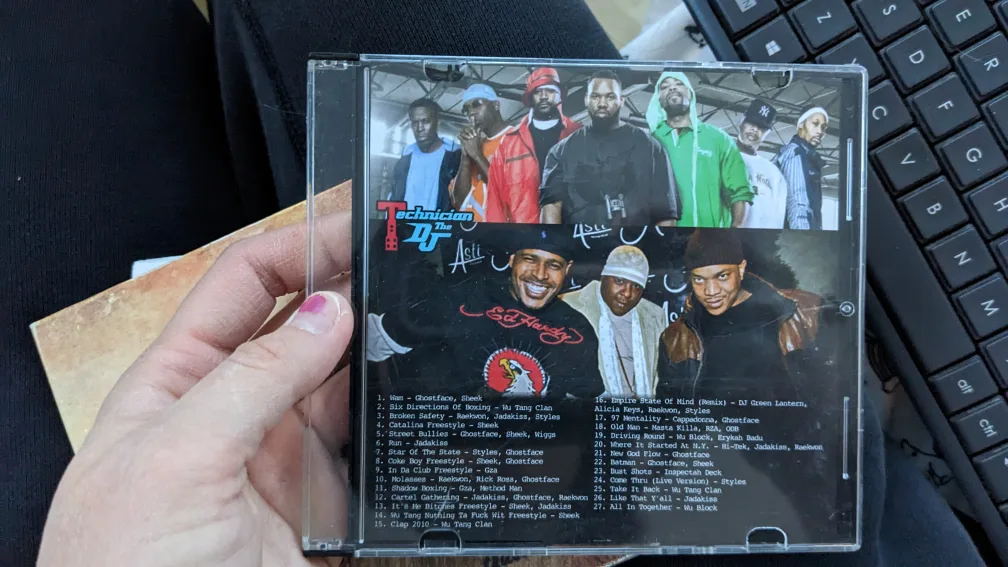 free Signed CDs💚 image indicator(2)