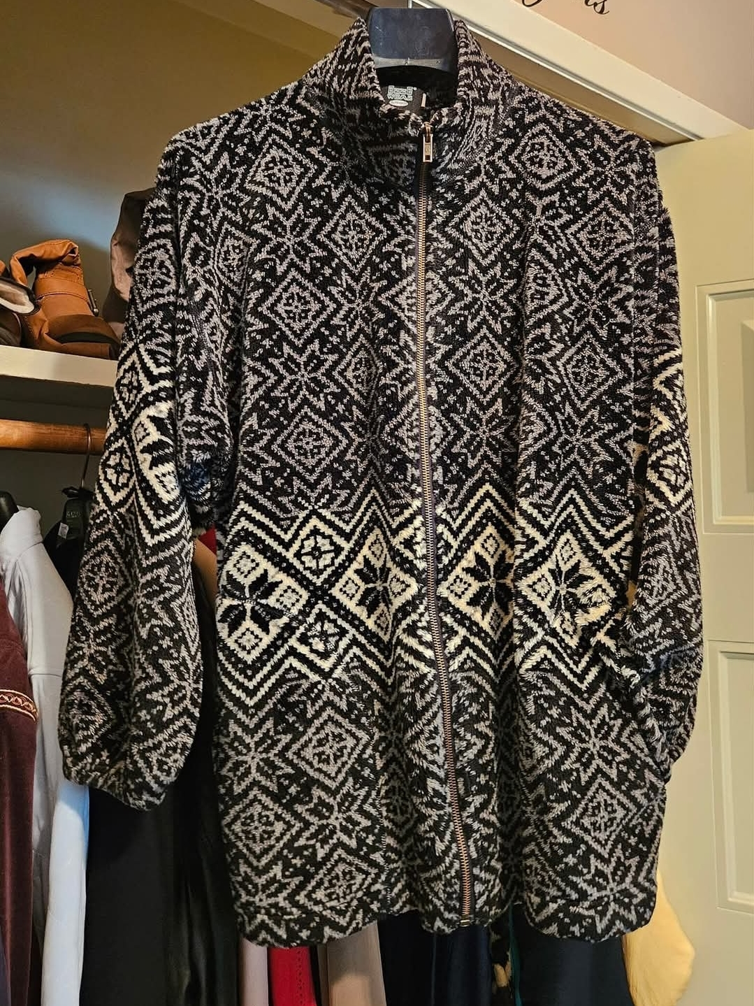 Women's Black and White Fleece Jacket - photo 4