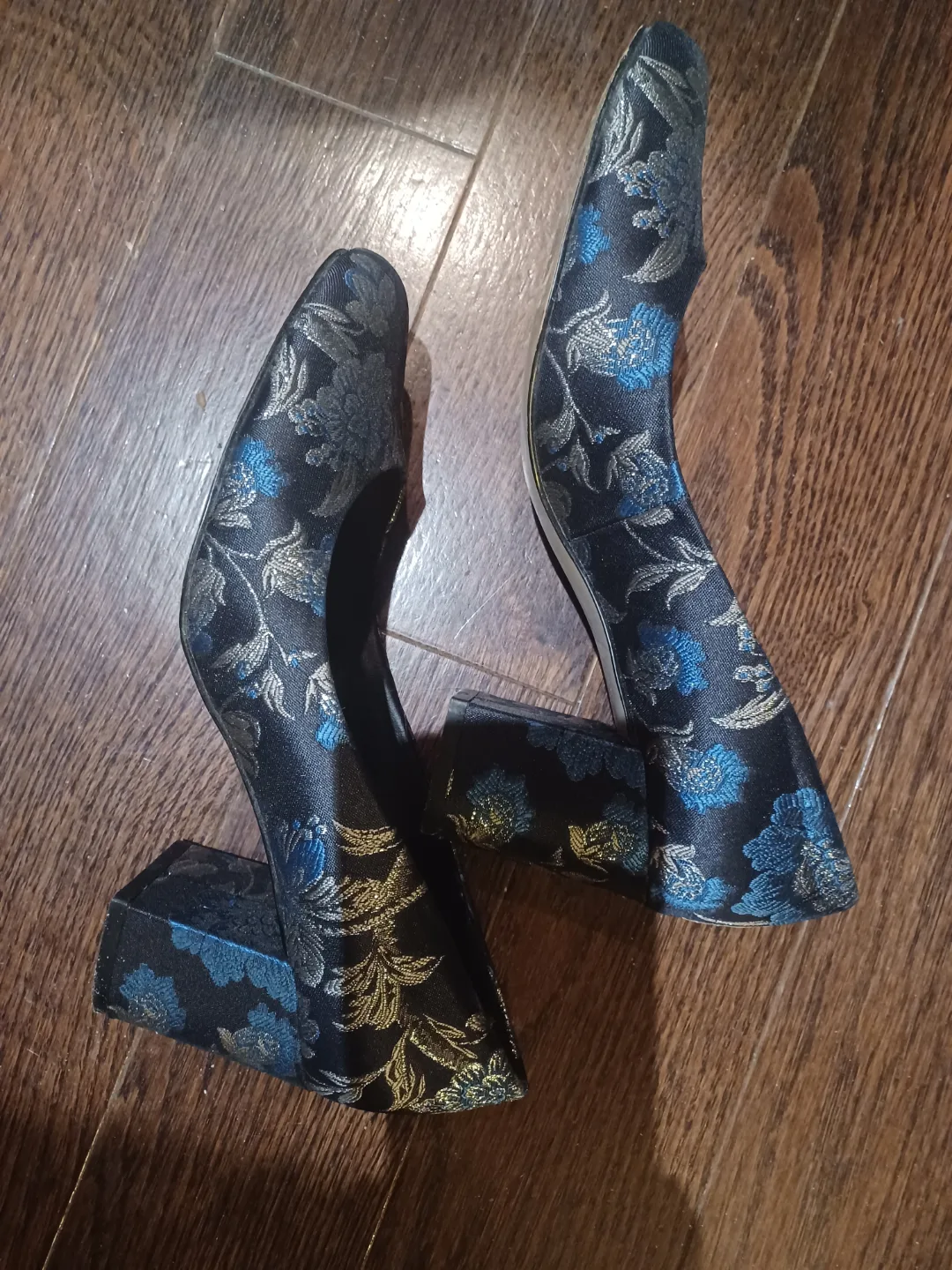 Beautiful GAP Women's Brocade  Floral Block Heel Pumps image indicator(2)