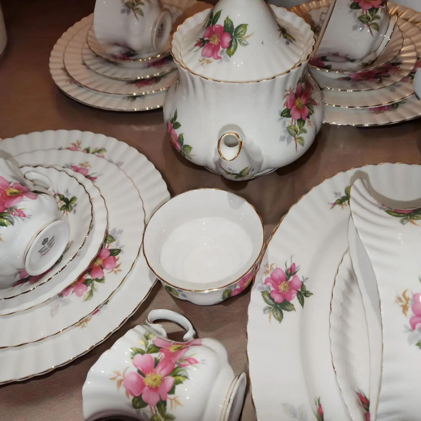 Vintage Royal Albert Old Country Roses Tea Set image indicator(2)